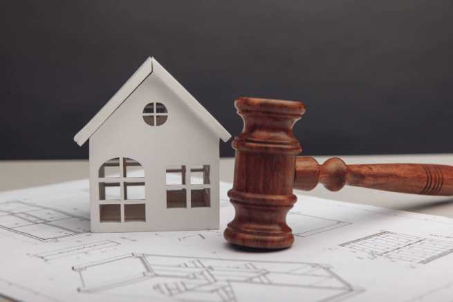 Czy komornik może sprzedać samowolę budowlaną?