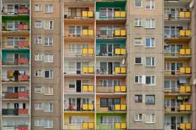 Odpowiedzialność za zadłużenie mieszkania komunalnego, gdy główny najemca mieszka za granicą